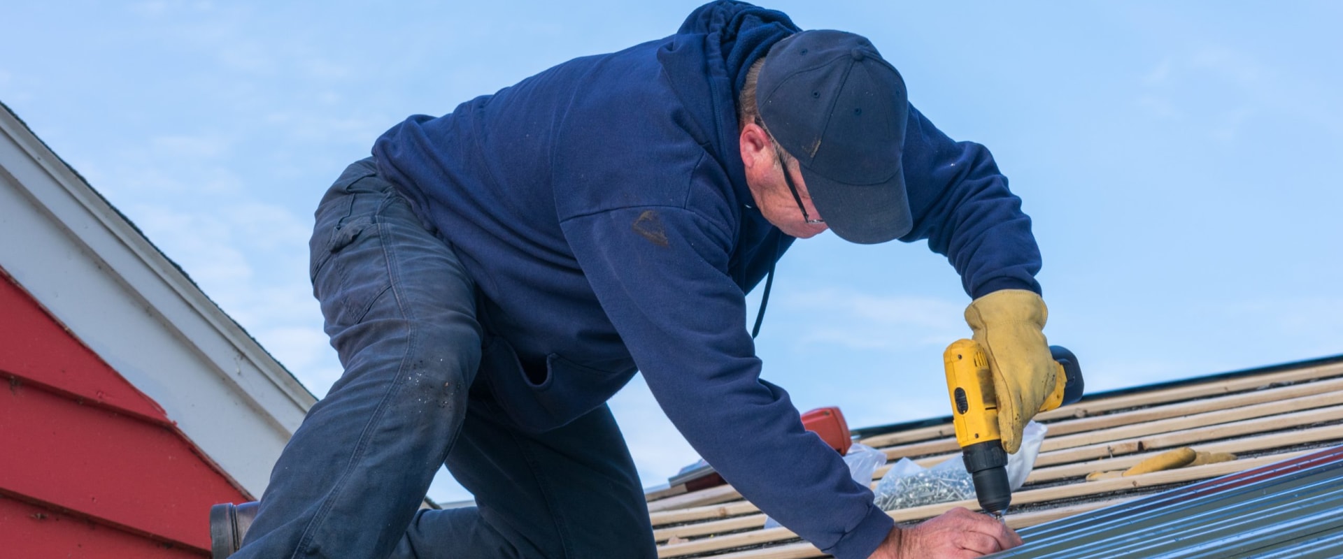 What are the cons of being a roofer?