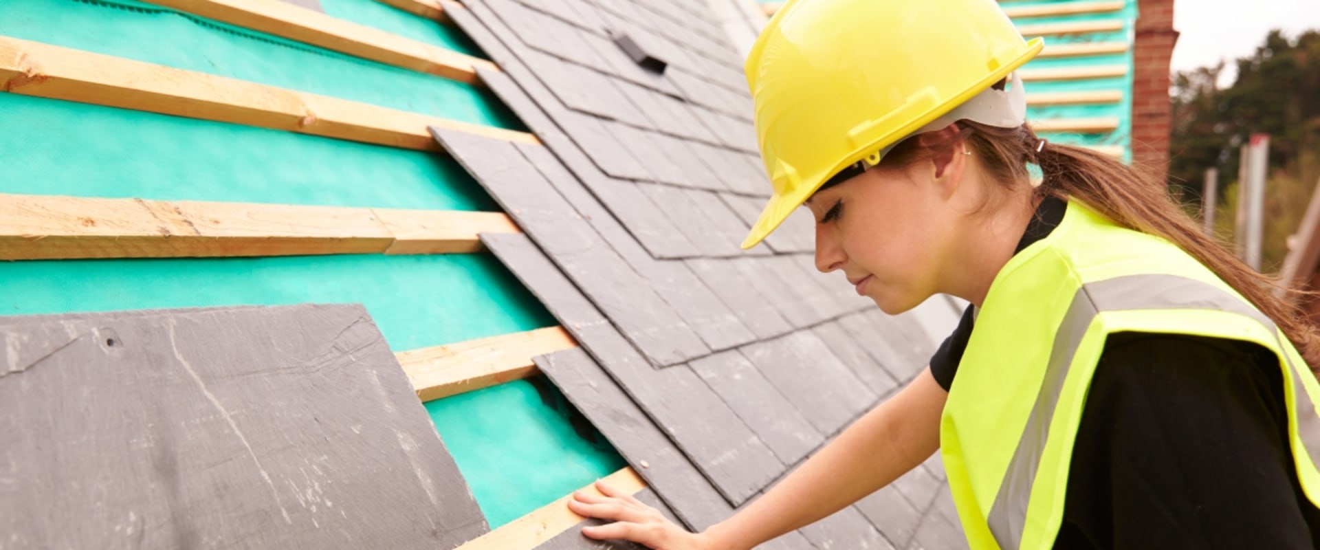 What is the job description of a roofing construction?